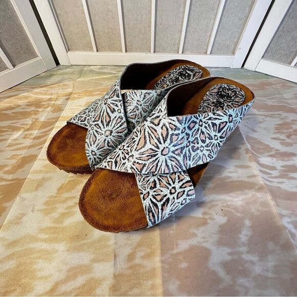 HEE LEATHER SANDALS - Picture 12 of 13